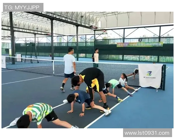 武汉网球队的阵地战揭秘：深度解析网球战术与团队协作