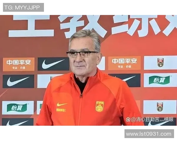 老头对足球明星的热爱与追随背后的故事与情感探讨