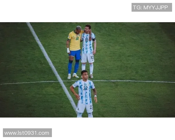 足球明星与文化长廊的交汇点探索足球背后的文化魅力与传奇故事 足球明星与文化长廊的交汇点探索足球背后的文化魅力与传奇故事